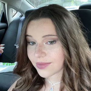 Meet your Posher, Chloe